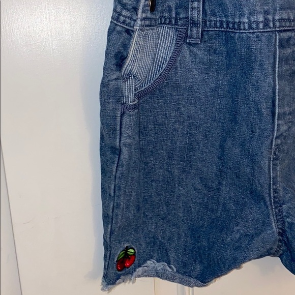 Super Cute Denim Overall Shorts w/Cherries Sz 5T - Picture 6 of 9